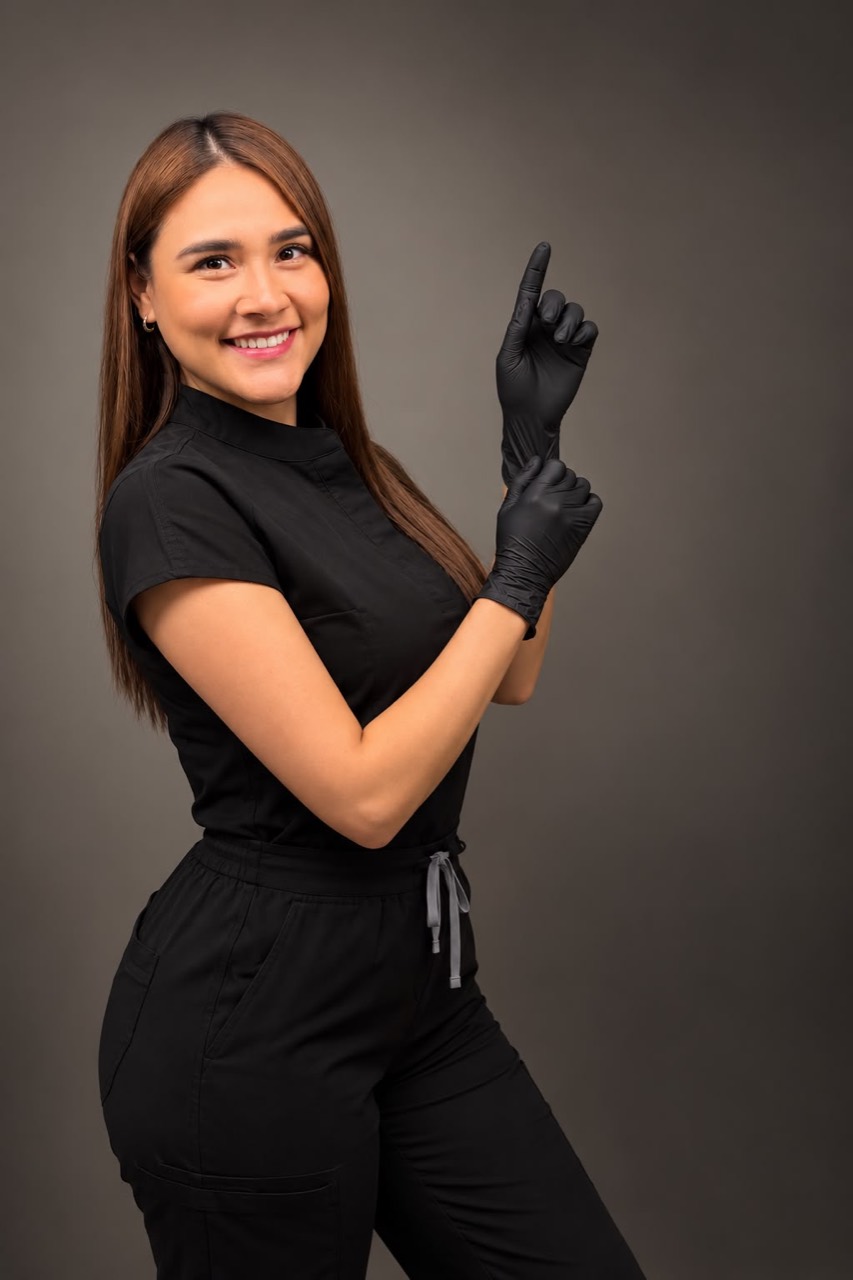 Retrato profesional del equipo con uniforme y guantes negros