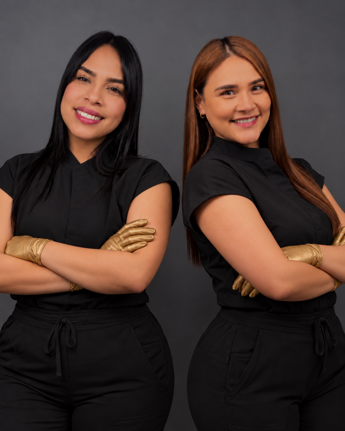 Dos profesionales de Beauty Med Spa By Eliex con uniformes negros y guantes dorados